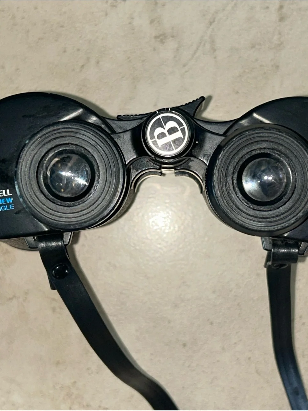 Bushnell insta focus binoculars 8 x 40 with case 473' at 1000 yds